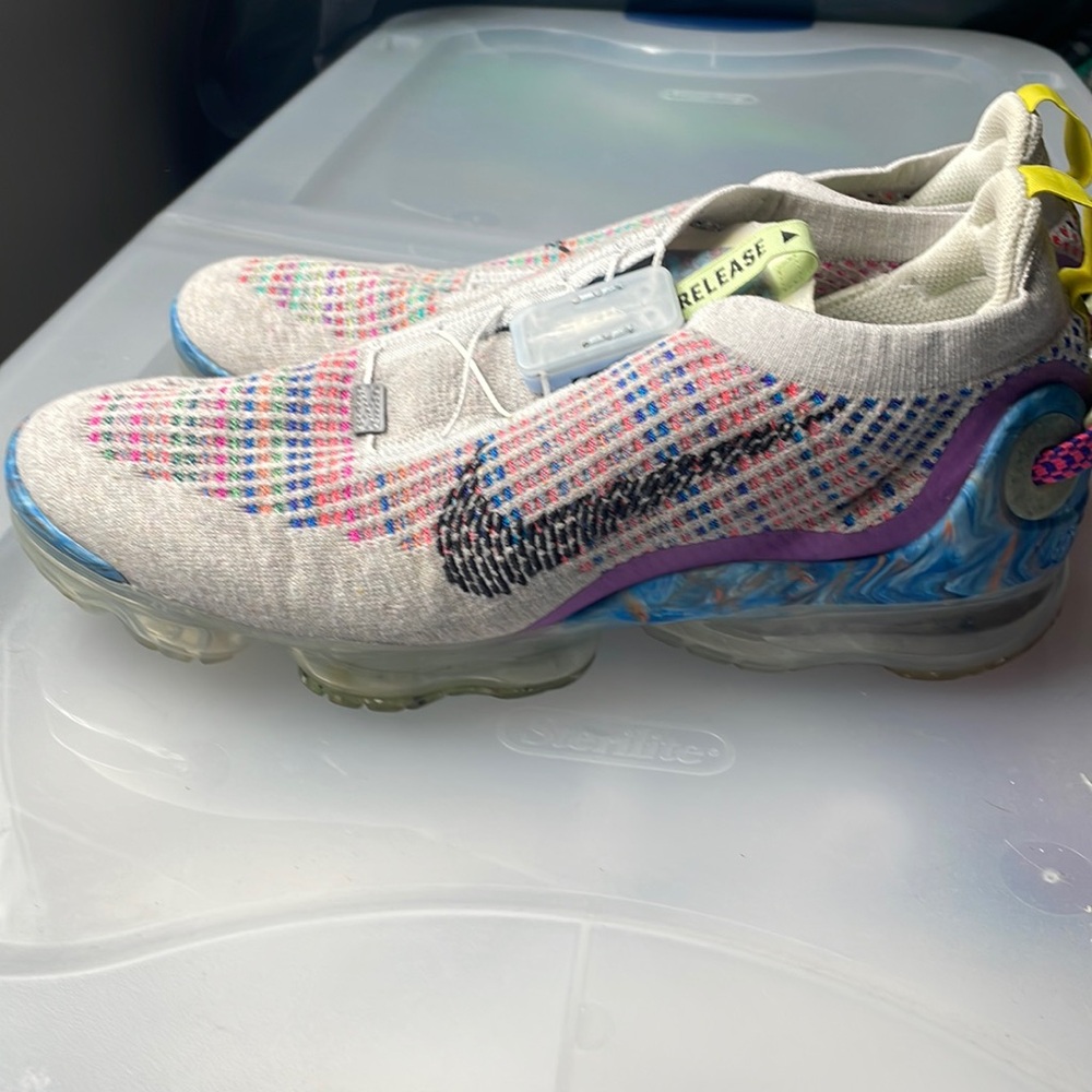 Nike Mens multicolor Vapormax Size 12